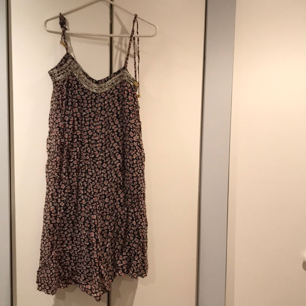 Flowy summer dress, knee length.